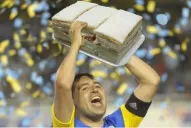 Los afiches con cargadas son para Boca