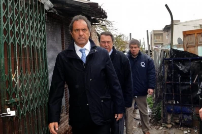 Scioli estudia enviar a la Legislatura provincial un proyecto de emergencia económica