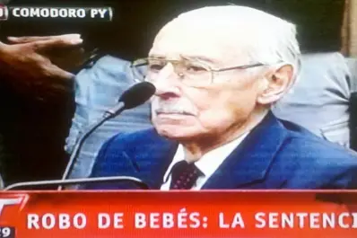 Videla fue condenado a 50 años de prisión por el robo de bebés