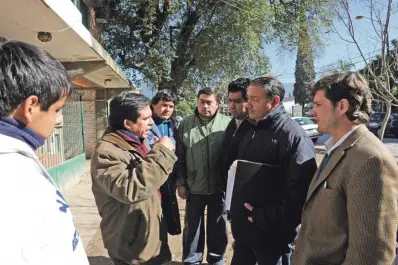 Ediles y taxistas arreglaron diferencias en la calle