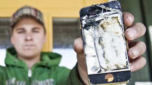 EXPLOSION. Así quedó el iPhone del joven finlandés. FOTO TOMADA DE BIOBIOCHILE.COM