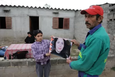 Sólo podemos ir hasta una tumba a llorar a nuestra hija Cecilia, por culpa de estos salvajes
