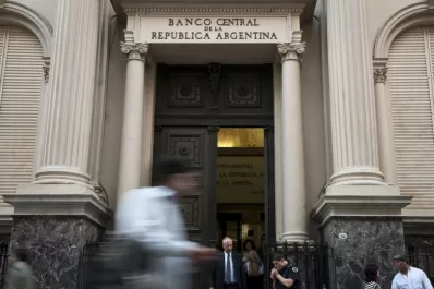 Aumenta la presión sobre el mercado de divisas