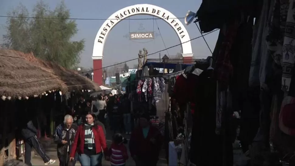 DE TODO Y PARA TODOS. La Feria de Simoca exhibe una amplia variedad de productos regionales y comidas. LA GACETA / CAPTURAS DE VIDEO DE ALVARO MEDINA