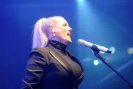 El público la esperaba y Valeria Lynch no defraudó