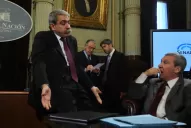 Aníbal Fernández trató de oligarca y travesti a Moyano