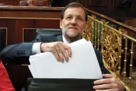 Rajoy sube el IVA y baja las prestaciones por desempleo