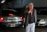 Mientras ella baila, la gente está desesperada