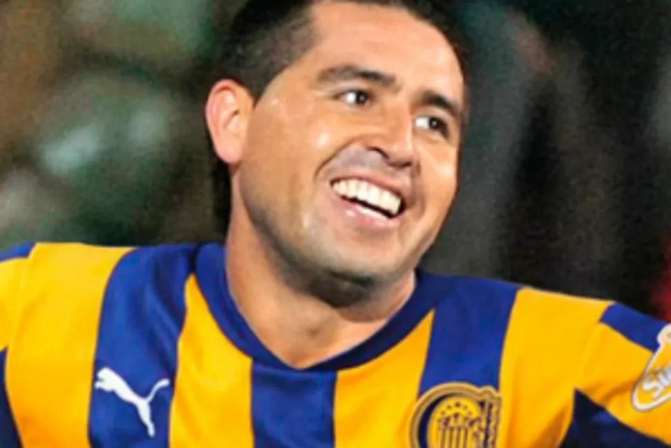 FOTOMONTAJE. ALgunos ya jugaron con el photoshop y le pusieron la camiseta de Central a Riquelme. FOTO TOMADA DE LANUMERO12.COM