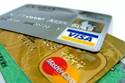 El Gobierno limitaría las compras con tarjeta en el exterior
