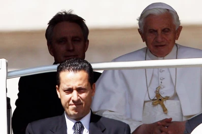 El mayordomo que espió al Papa tendría como cómplices a un obispo y un cardenal