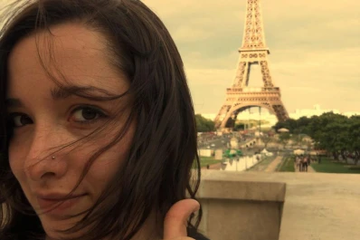 Se fue a estudiar idiomas y ahora canta en Europa