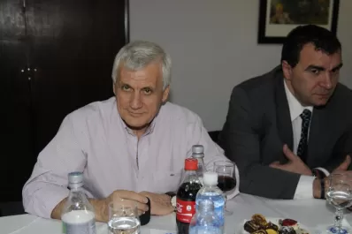 Antimoyanistas se dividen, se les cae el candidato y buscan al camionero