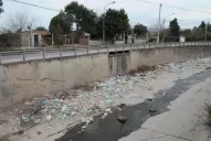 El canal Sur se ha transformado un gran basural sin restricciones