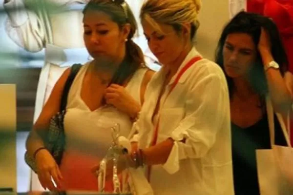Shakira pasea por Miami sin Piqué y con pancita