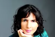 Seduce cuando funciona como un cruce  balanceado entre periodismo y literatura