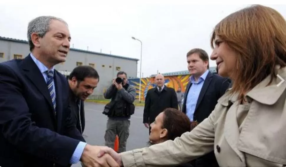 EN EZEIZA. Alak recibió a funcionarios de la oposición. FOTO TOMADA DE MINUTOUNO.COM.AR