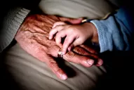 Los hogares tienen menos hijos y más abuelos