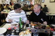 Un almuerzo condimentado con agua y aceite