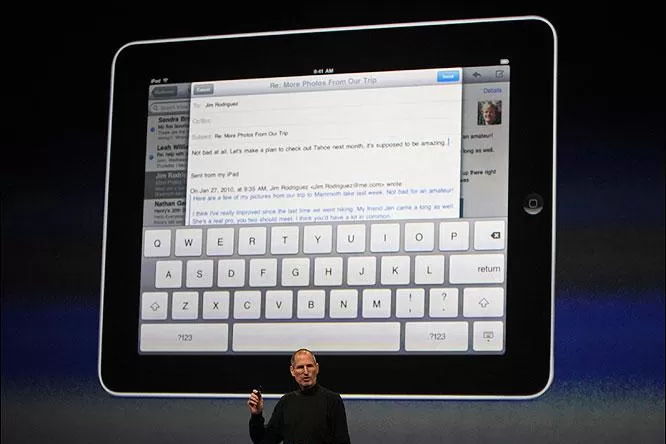 RECUERDO. Steve Jobs, durante la presentación del iPad. FOTO TOMADA DE THESUN.CO.UK