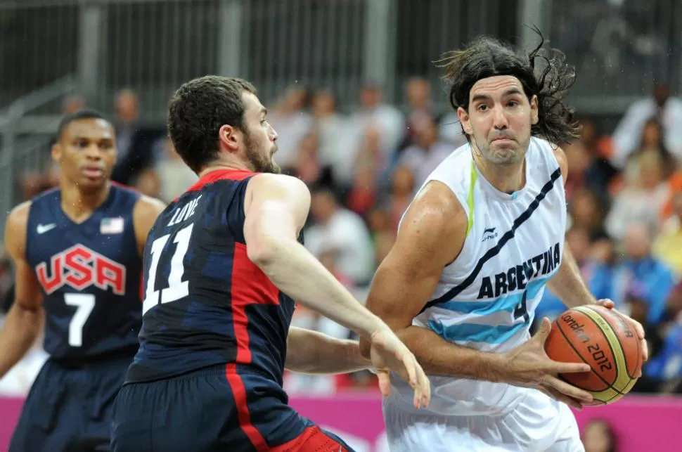 BUEN PARTIDO. Luis Scola lidera a la Generación Dorada en el duelo que los argentinos mantienen contra las estrellas de la NBA. TELAM