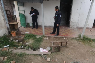 Por una vivienda se pelearon con martillos, palas y cascotes