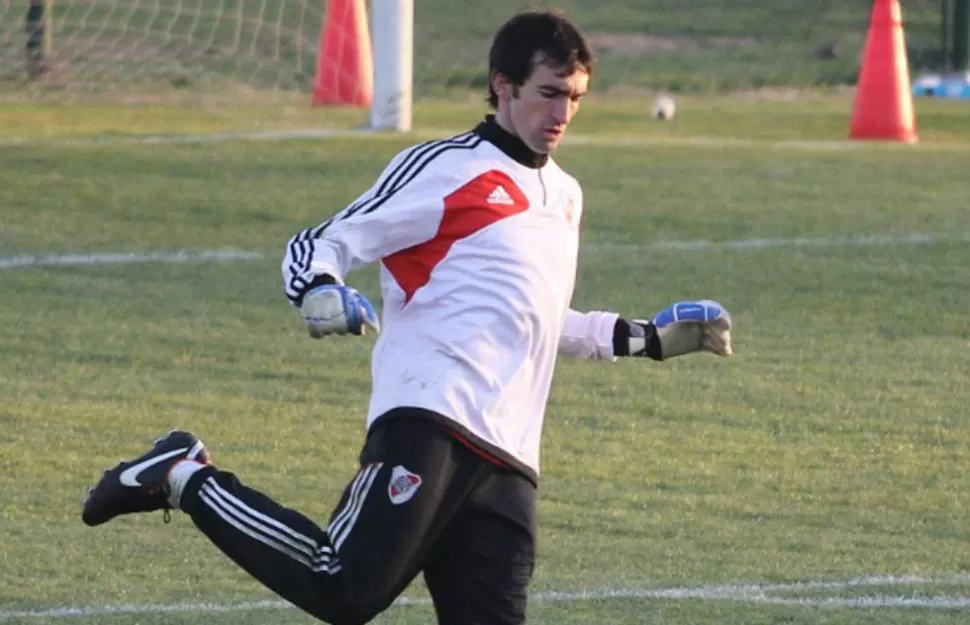 CAMBIO EN EL ARCO. La mayor variante en la práctica estuvo bajo los tres palos, ya que Almeyda borró a Vega y puso a Marcelo Barovero. FOTO TOMADA DE RIVERPLATE.COM