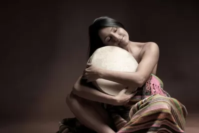 Los sortilegios de una Bruja riojana que solo quiere cantar