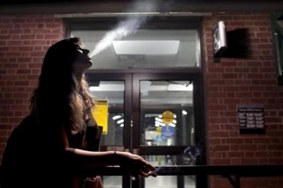 Muchas mujeres no quieren dejar de fumar para no subir de peso