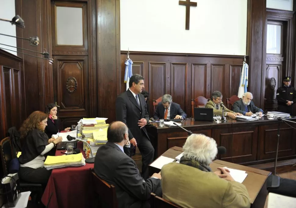 EN LA SALA. Ernesto Baaclini concluyó ayer su declaración en el juicio. LA GACETA / FOTOS DE JORGE OLMOS SGROSSO