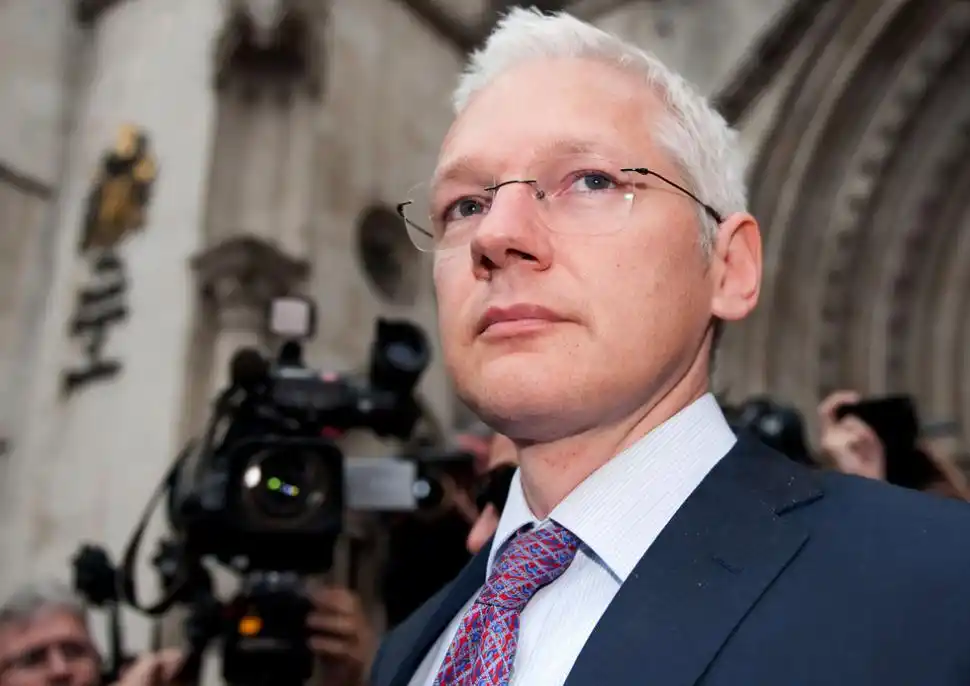 Quién es Julian Assange, el cibertactivista que hipotecó su libertad para revelar secretos de Estado