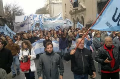 Reprimieron una marcha de estatales en Córdoba