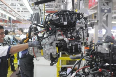 La producción industrial cayó un 1,8 %, según el Indec