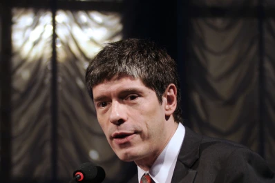 Abal Medina afirmó que el país puede capear la crisis global