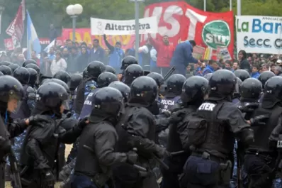Piden la renuncia del ministro de Seguridad de Córdoba por la represión