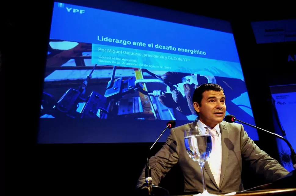 DESAFÍO ENERGÉTICO. Hoy es un día histórico porque salimos a explorar como YPF exploraba en sus primeros días, dijo Galuccio, CEO de la petrolera. DYN