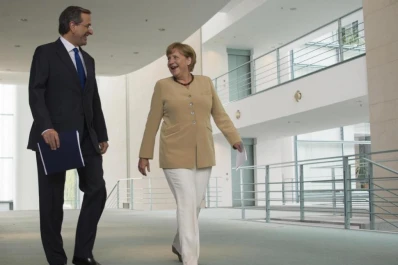 Merkel quiere que Grecia siga en la zona euro