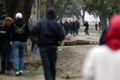 La Policía salteña reprimió a obreros del ingenio El Tabacal