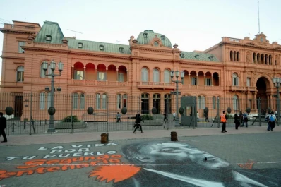 Crece la presión para que la Rosada deje de recortar recursos
