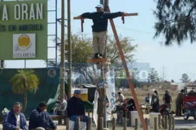 Salteños despedidos se crucifican