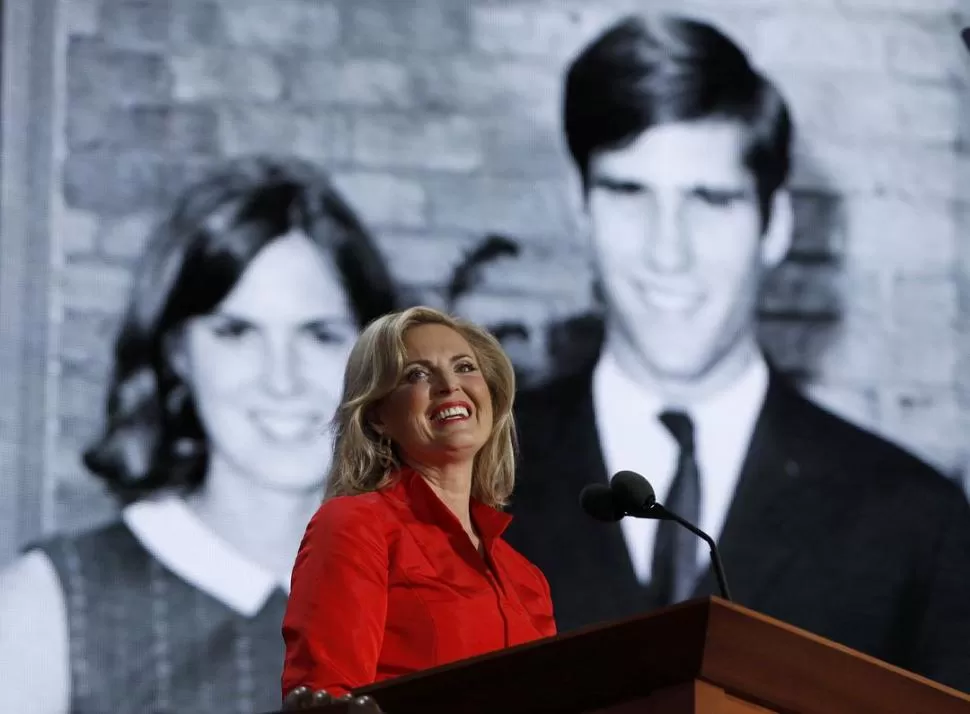 ANTES Y AHORA. Ann Romney elogió a su esposo, el candidato presidencial. REUTERS