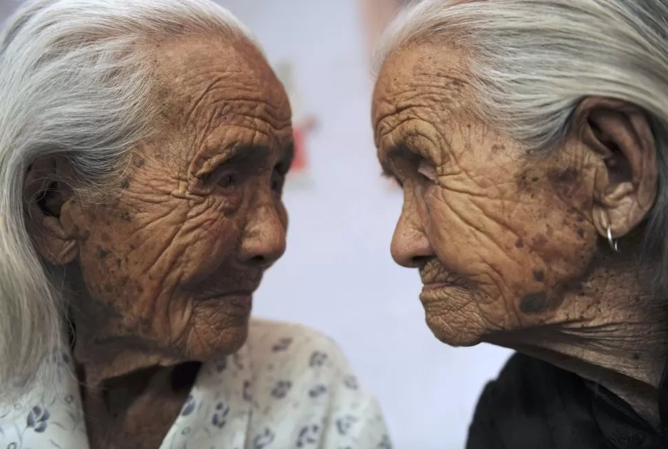  MAS VIDA. La ciencia se esfuerza por entender cuál es la secuencia genética de quienes llegan a vivir más años. REUTERS 