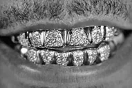 Joyería de la cultura originada en el hip hop