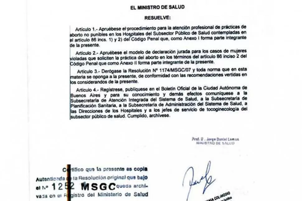 AVAL OFICIAL. El documento lleva la firma de Lemus, ministro de Salud porteño. FOTO TOMADA DE INFOBAE.COM