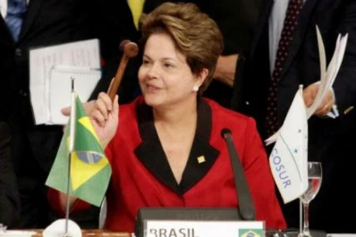 Acusan a Dilma Rousseff de hacer campaña para el PT por cadena nacional
