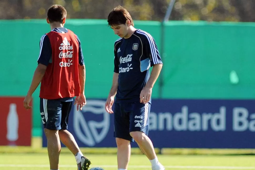 PRESIONES. Los hinchas peruanos quieren desconcentrar a Lionel Messi. TELAM