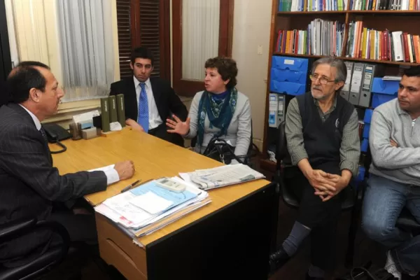 Ellos aseguran que los espían; el PE lo niega