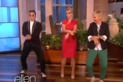 Psy enseña a Britney Spears cómo bailar Gangnam Style