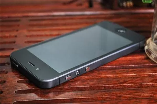 Lanzaron el Goophone i5, el iPhone 5 versión china