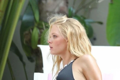 Erin Heatherton apuesta por el yoga